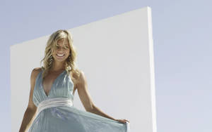 Maria Kirilenko Beautiful Dress Wallpaper