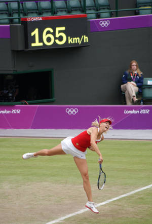 Maria Sharapova Celebrates Winning At Wimbledon Wallpaper