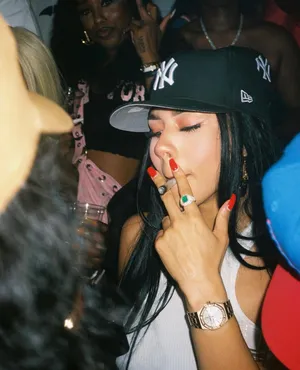 Mariah The Scientist N Y Cap Smoking Wallpaper