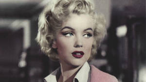 Marilyn Monroe Side Gaze Wallpaper