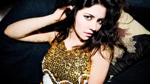 Marina And The Diamonds In Gold Wallpaper