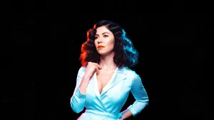 Marina And The Diamonds Solo Wallpaper