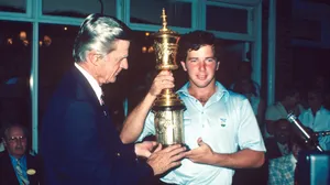 Mark O'meara Winning Havemeyer Trophy Wallpaper