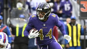 Marlon Humphrey In Action Baltimore Ravens Wallpaper