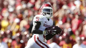 Marquise Brown Oklahoma Football Action Wallpaper