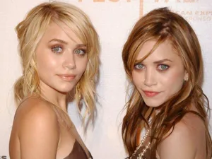 Mary Kate Olsen Exudes Elegance At A Celebrity Event Wallpaper