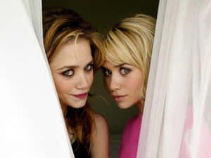 Mary-kate Olsen's Flawless Fashion Sense Wallpaper