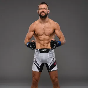 Mateusz Gamrot Full Body Wallpaper