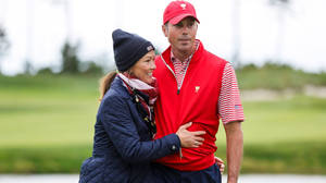 Matt Kuchar Hugs Wife Wallpaper