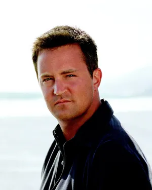 Matthew Perry Making A Heart Sign Wallpaper