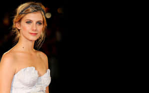 Mélanie Laurent Striking A Pose In A Photoshoot. Wallpaper