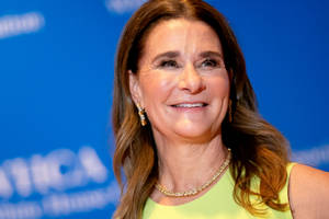 Melinda French Gates All Smiles Wearing Yellow Wallpaper