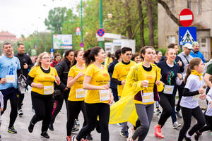 Men And Women Marathon On Street Wallpaper