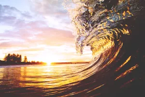 Mesmerizing Beach Waves Wallpaper