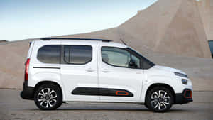 Mesmerizing Snapshot Of A Citroen Berlingo On The Road Wallpaper