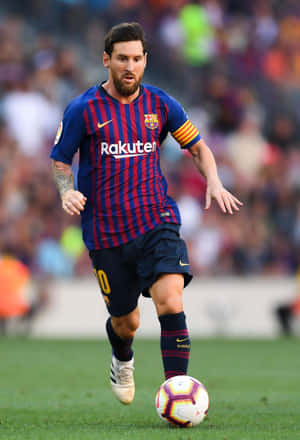 Messi - Master Of Dribbling In Action Wallpaper