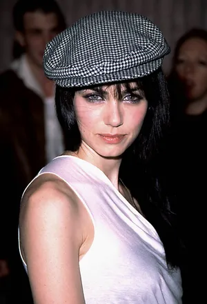 Mia Kirshner Classic Hat Pose Wallpaper
