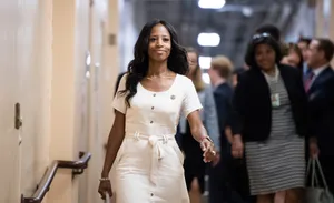 Mia Love Backstage Wallpaper