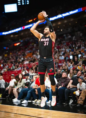 Miami Heat Basketball Player Free Throw Wallpaper