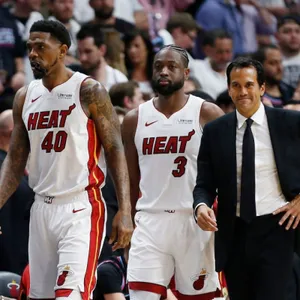 Miami Heat Playersand Coach Court Side Wallpaper