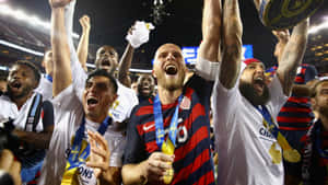 Michael Bradley Celebrates With Teammates Wallpaper