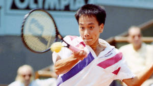 Michael Chang Making History At The 1989 French Open Wallpaper