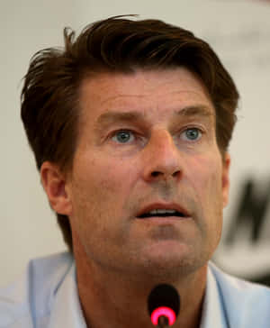 Michael Laudrup In Dialogue With Media In Qatar Wallpaper