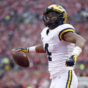 Michigan Wide Receiver In Action Wallpaper
