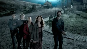 Midnight Mass Scared People Wallpaper