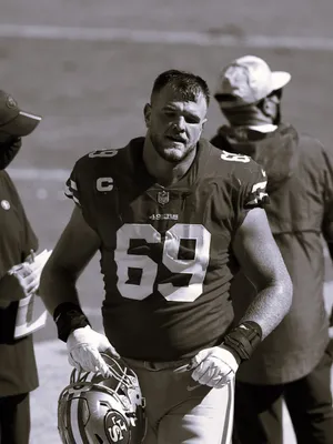 Mike Mcglinchey Nfl Action Shot Wallpaper