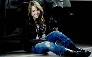 Miley Cyrus Smiling Brightly Wallpaper