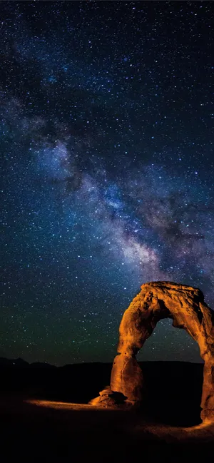 Milky Way Above Delicate Arch Wallpaper