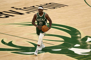 Milwaukee Bucks Jrue Holiday Wallpaper