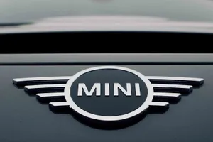 Mini Cooper Logo Close Up Wallpaper