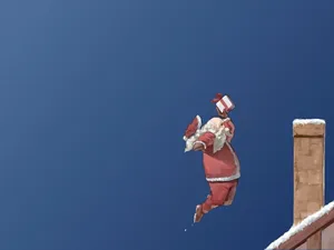 Minimalist Christmas Desktop On Roof Wallpaper