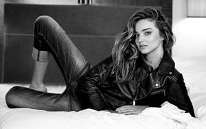 Miranda Kerr Monochrome Female Model Full Body Wallpaper