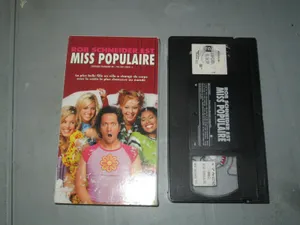 Miss Populaire With Rod Schneider Wallpaper