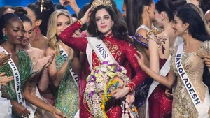Miss Universe Crowning Moment Wallpaper