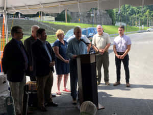 Mitch Mcconnell During Briefing In Pikeville Wallpaper