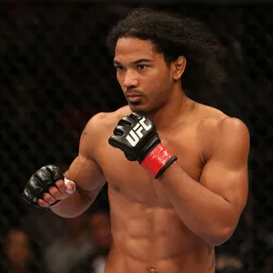 Mma Fighter Ben Henderson Striking Pose Photograph Wallpaper