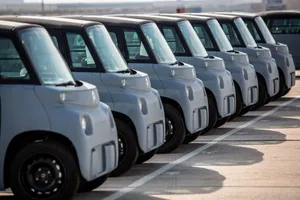 Modern Electric Vehicle On City Street Wallpaper