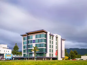 Modern Hotel Building Lower Hutt New Zealand Wallpaper