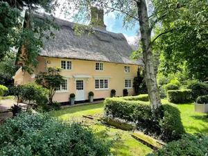 Modern Luxurious Home Exterior Wallpaper