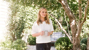 Molly Sims Garden Relaxation Wallpaper