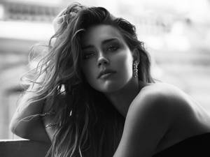 Monochrome Amber Heard Wallpaper