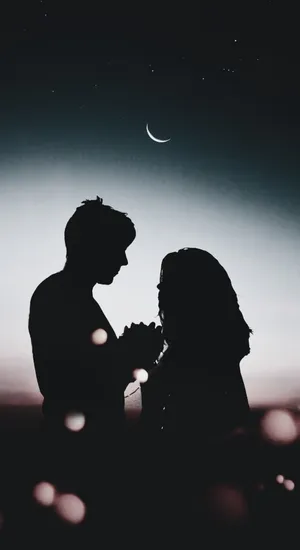 Moonlit Dark Romance Wallpaper