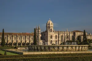 Mosteiro Dos Jeronimos Back Wide Shot Wallpaper
