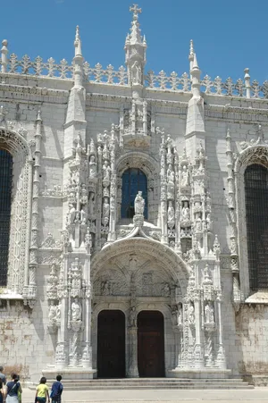 Mosteiro Dos Jeronimos Front Entrance Wallpaper