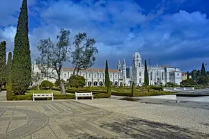 Mosteiro Dos Jeronimos Outdoor Area Wallpaper