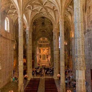 Mosteiro Dos Jeronimos Pews And Altar Wallpaper